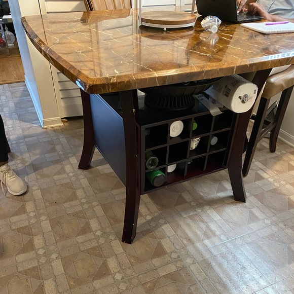 Kitchen table - Picture 2 of 2